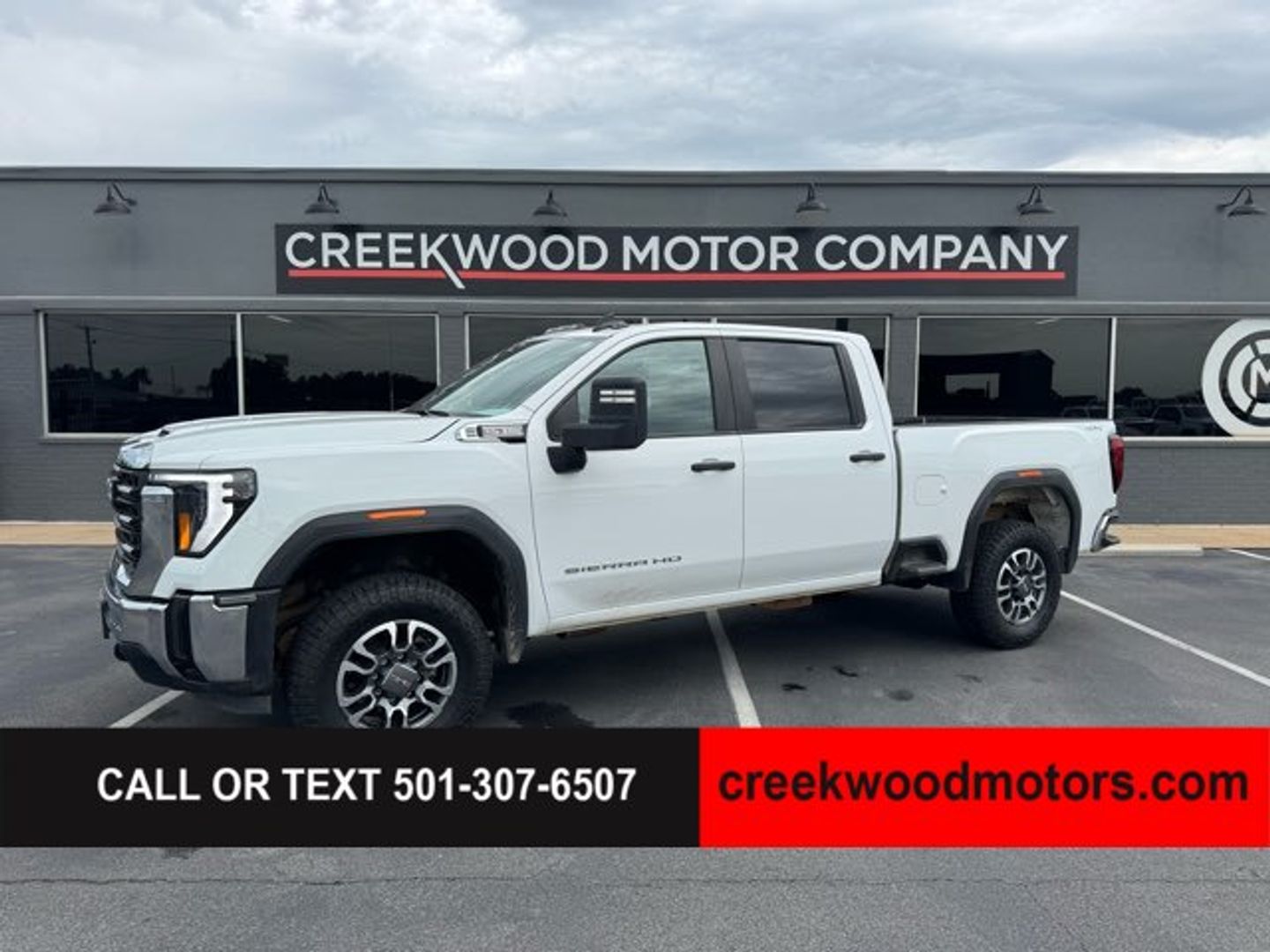 [GAZ] Summit White 2024 GMC Sierra 2500HD Pickup Truck Four-Wheel Drive Automatic