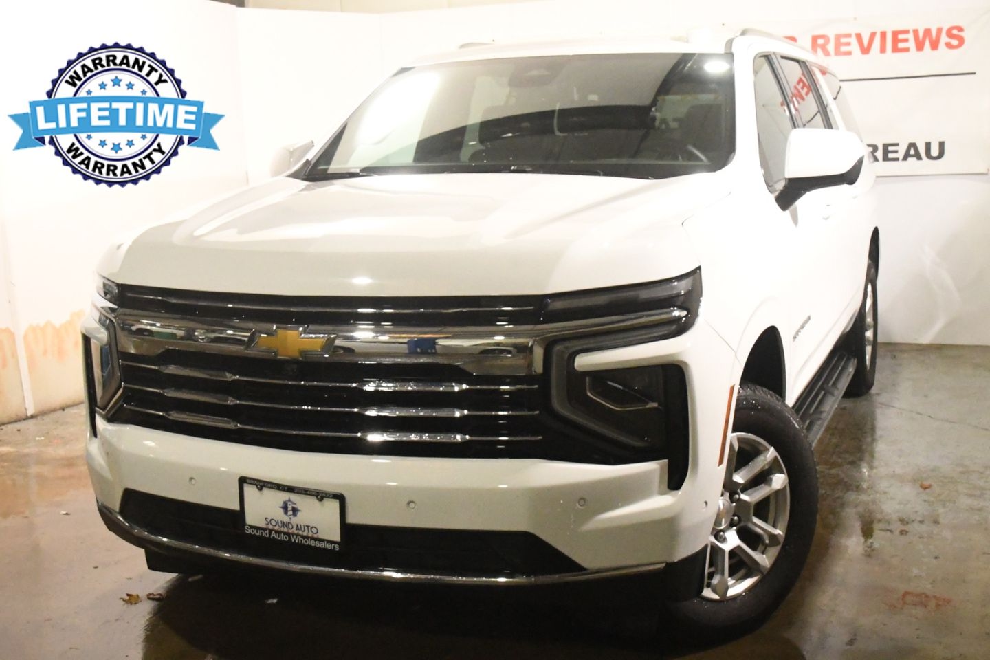 [GAZ] Summit White 2025 Chevrolet Suburban SUV / Crossover Four-Wheel Drive Automatic