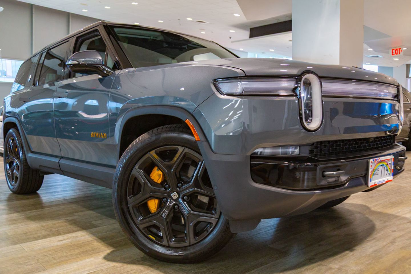 2025 Rivian R1S Ascend Tri Max Motor AWD