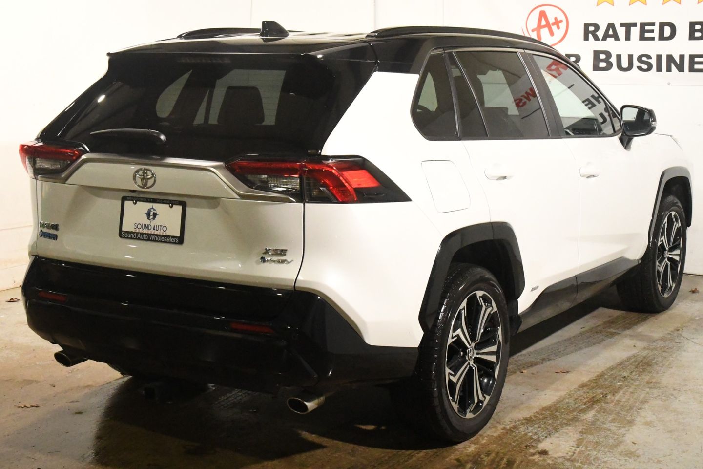 View vehicle photo 6